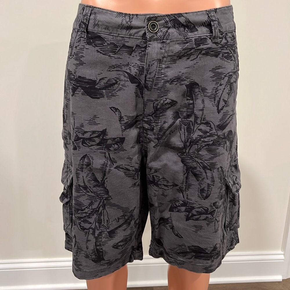Paradise Collection Men's Black and Gray Tropical Print Cargo Shorts Size 36